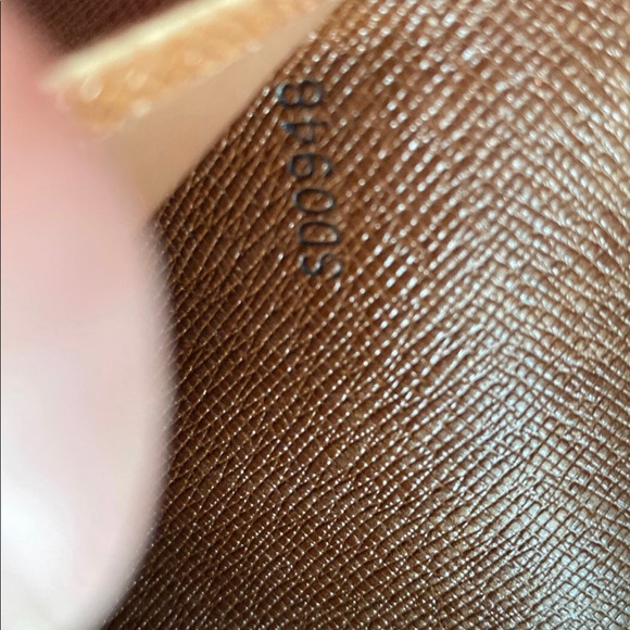 Louis Vuitton Monogram Wallet - Picture 6 of 8